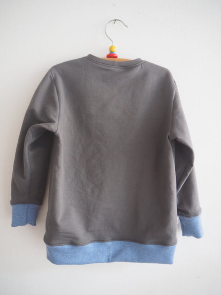 V- Sweater - gray